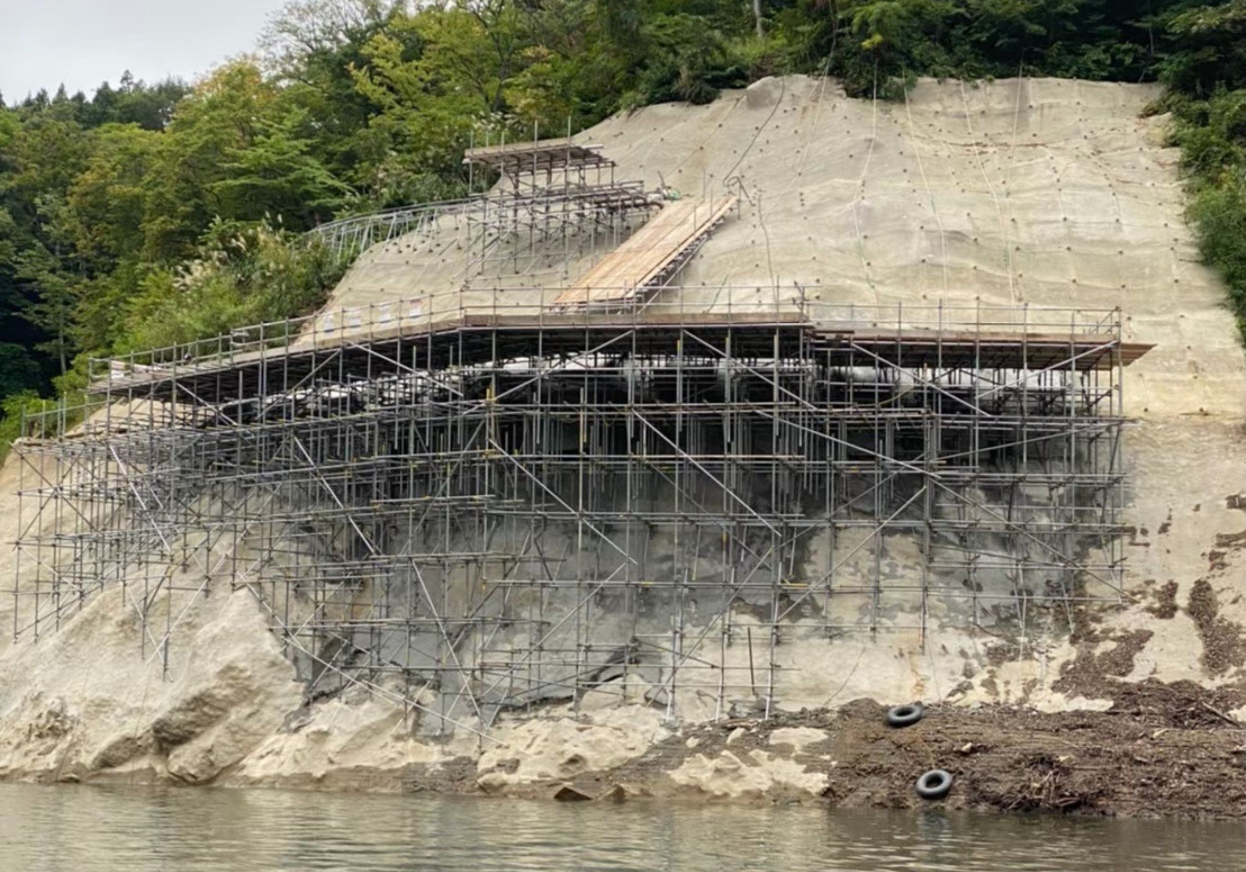 岩手県 釜石市 足場工事 法面足場 吊足場 プラント足場 鳶工事 土木工事 各種リース vmax 土木工事 リフォーム工事 システム吊り足場