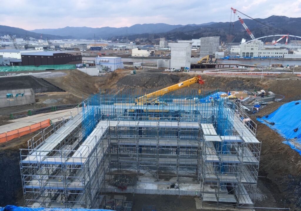 岩手県 釜石市 足場工事 法面足場 吊足場 プラント足場 鳶工事 土木工事 各種リース vmax 土木工事 リフォーム工事 システム吊り足場