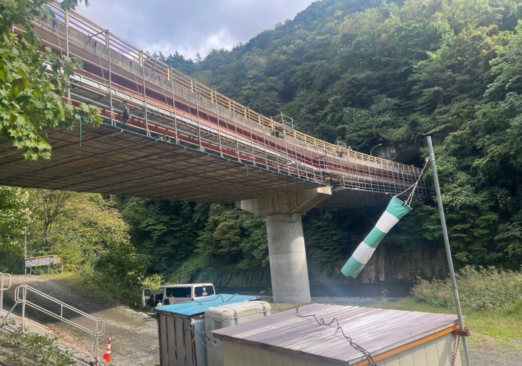 岩手県 釜石市 足場工事 法面足場 吊足場 プラント足場 鳶工事 土木工事 各種リース vmax 土木工事 リフォーム工事 システム吊り足場